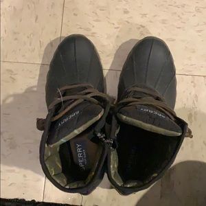 Black/Grey sperry boots.